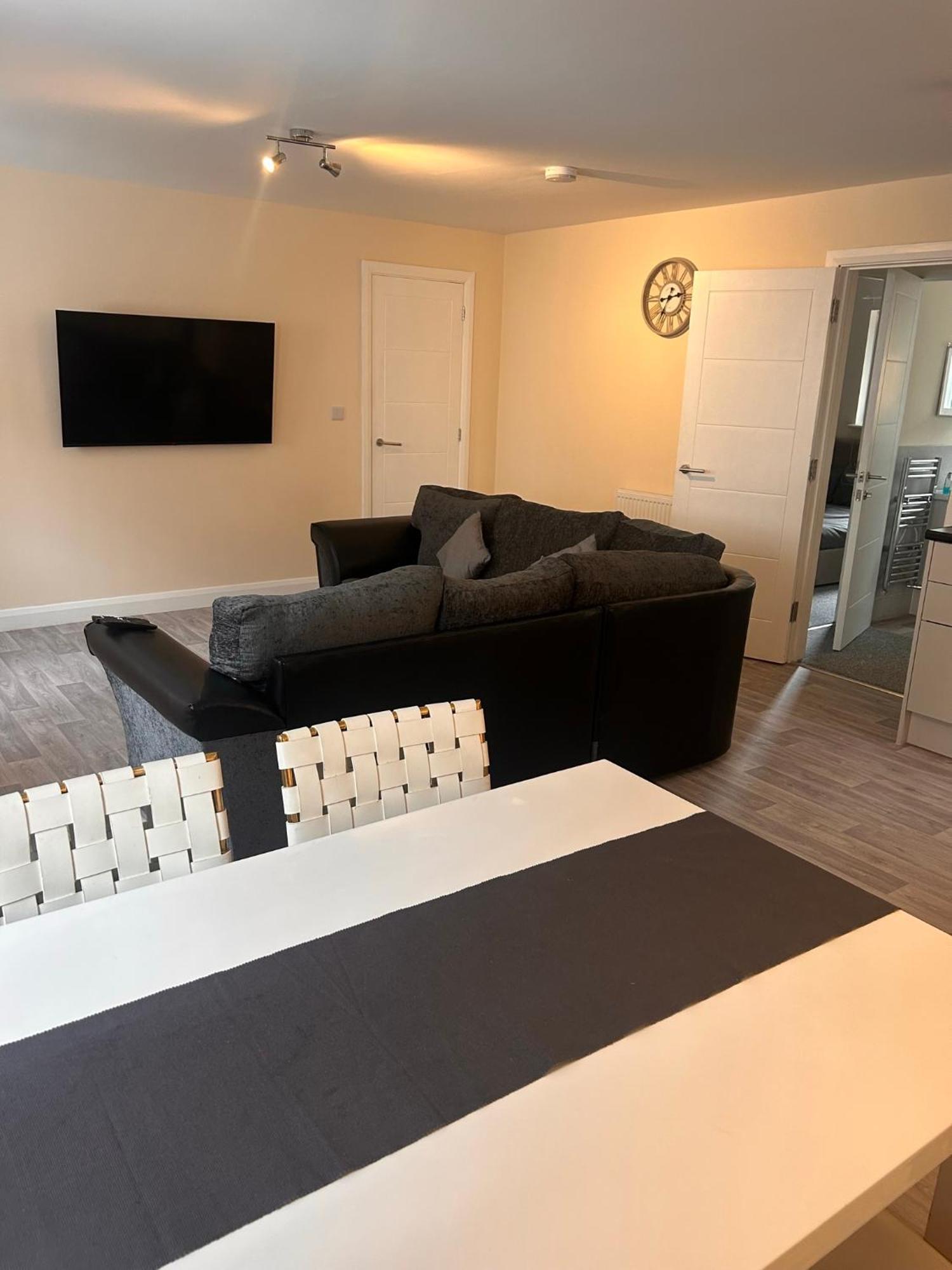 Brand New Apartments With Open Plan Kitchens & Diner , Free Wifi & Netflix Included Burton-upon-Trent Exterior photo