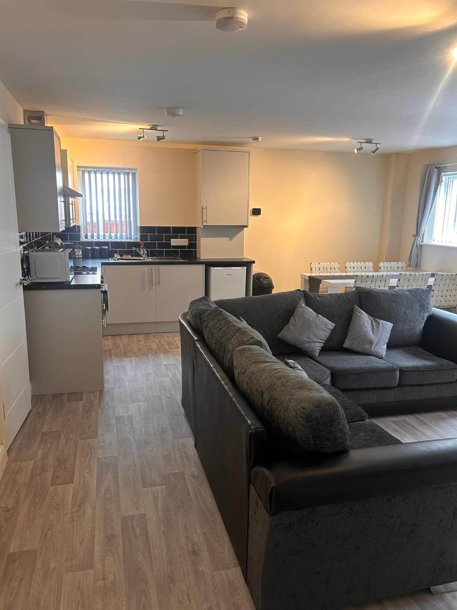 Brand New Apartments With Open Plan Kitchens & Diner , Free Wifi & Netflix Included Burton-upon-Trent Exterior photo